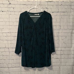 Beautiful floral blouse. Plus size 2x. EUC 🤩 stretchy! Elbow sleeve